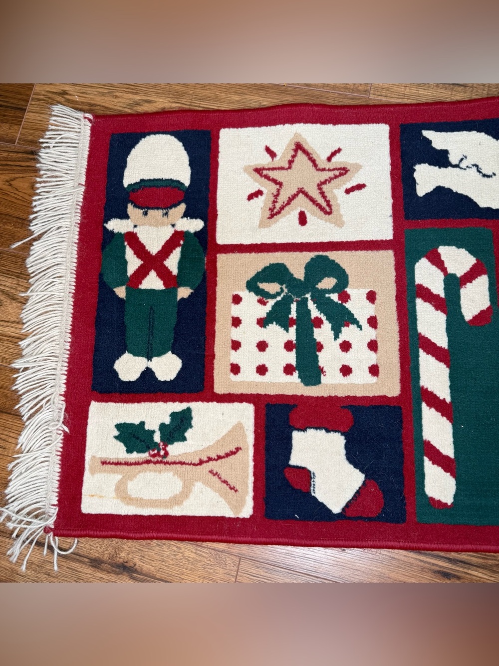 Vintage Christmas Rug Fringed Seasonal Holiday Motif Mat Hooked Woven Winter 90s - Picture 4 of 13